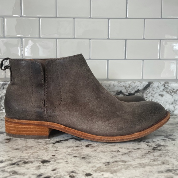 Kirk Ease Boots. Women’s Size 8. Gently Used. Dark Grey. - Picture 3 of 5